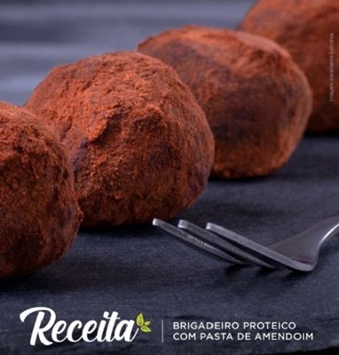 Brigadeiro Protéico com Pasta de Amendoim