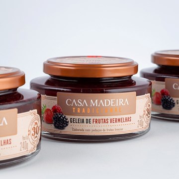 Imagem de Geleia Tradicional de Frutas Vermelhas Casa Madeira 240g